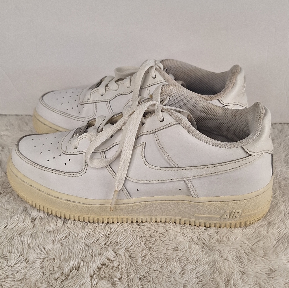 White Nike Air Force Sneakers Youth Size 6